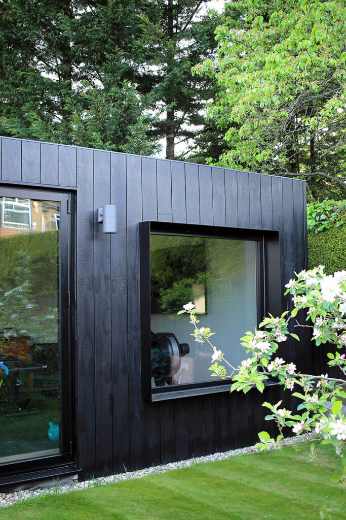 Natur_Noir_charred_timber_cladding_garden_room_7110-1_800px
